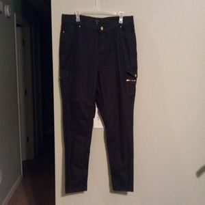 New Look black jeans w/ pockets (Never worn)